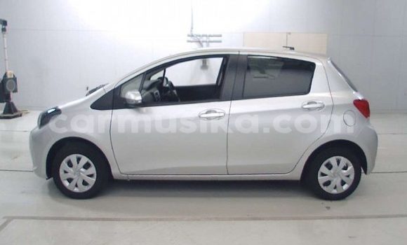 Buy Used Toyota Vitz Silver Car in Beitbridge in Matabeleland South Buy Used Toyota Vitz Silver Car in Beitbridge in Matabeleland South