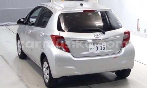 Buy Used Toyota Vitz Silver Car in Beitbridge in Matabeleland South Buy Used Toyota Vitz Silver Car in Beitbridge in Matabeleland South
