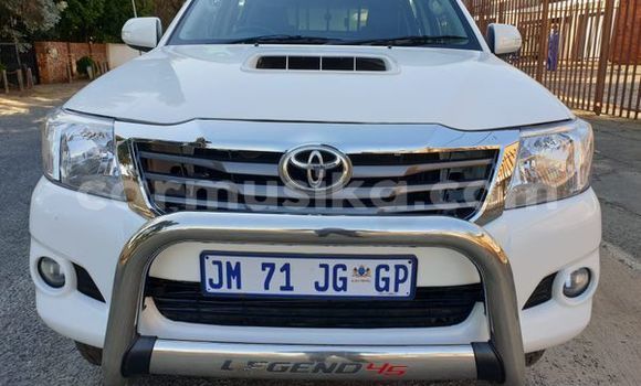 Tenga Tsaru Toyota Hilux Chena Mota in Borrowdale in Harare Tenga Tsaru Toyota Hilux Chena Mota in Borrowdale in Harare