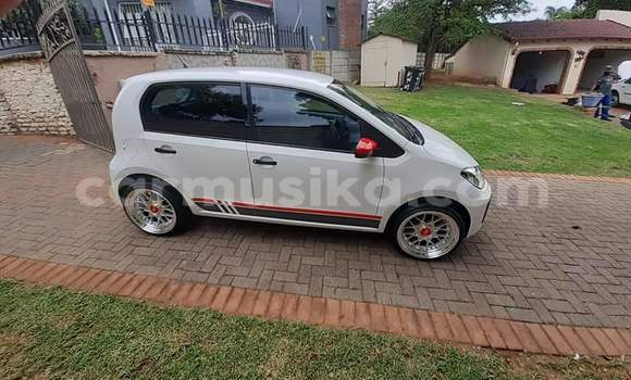 Buy Used Volkswagen Bora White Car in Beitbridge in Matabeleland South