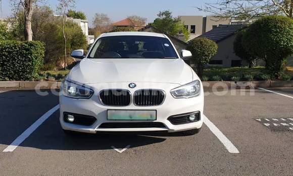 Acheter Occasion Voiture BMW 3–Series Blanc à Beitbridge, Matabeleland South Acheter Occasion Voiture BMW 3–Series Blanc à Beitbridge, Matabeleland South