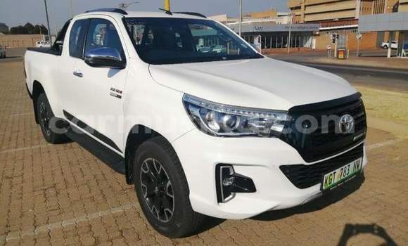 Tenga Tsaru Toyota Hilux Chena Mota in Beitbridge in Matabeleland South