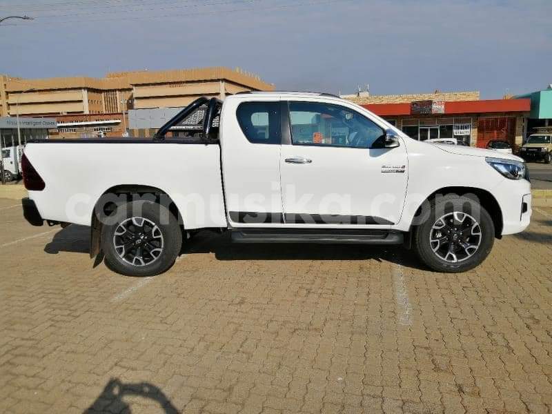 Big with watermark toyota hilux matabeleland south beitbridge 17006