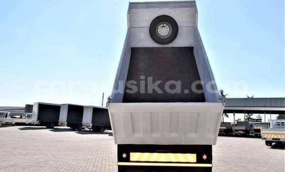 Acheter Occasion Utilitaire Isuzu FTR 850 Blanc à Beitbridge, Matabeleland South Acheter Occasion Utilitaire Isuzu FTR 850 Blanc à Beitbridge, Matabeleland South