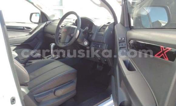 Acheter Occasion Voiture Isuzu KB Blanc à Beitbridge, Matabeleland South Acheter Occasion Voiture Isuzu KB Blanc à Beitbridge, Matabeleland South