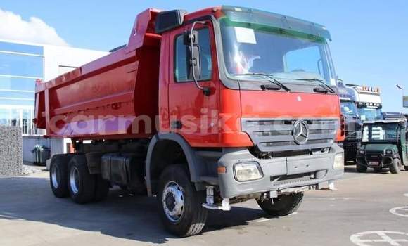 Acheter Occasion Utilitaire Mercedes‒Benz Tipper Rouge à Beitbridge, Matabeleland South Acheter Occasion Utilitaire Mercedes‒Benz Tipper Rouge à Beitbridge, Matabeleland South