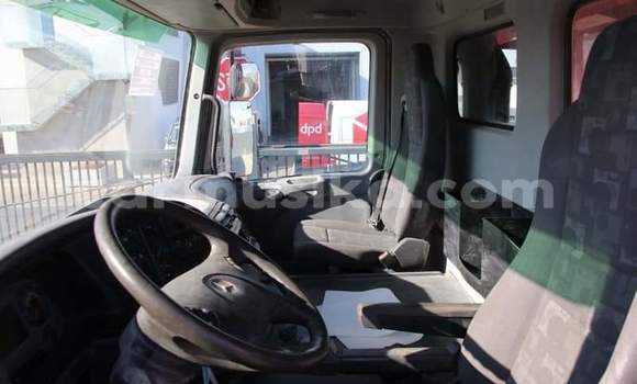 Acheter Occasion Utilitaire Mercedes‒Benz Tipper Rouge à Beitbridge, Matabeleland South Acheter Occasion Utilitaire Mercedes‒Benz Tipper Rouge à Beitbridge, Matabeleland South