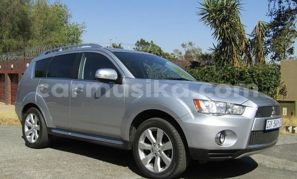 Buy Used Mitsubishi Outlander Silver Car in Beitbridge in Matabeleland South