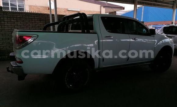 Buy Used Mazda BT-50 White Car in Beitbridge in Matabeleland South