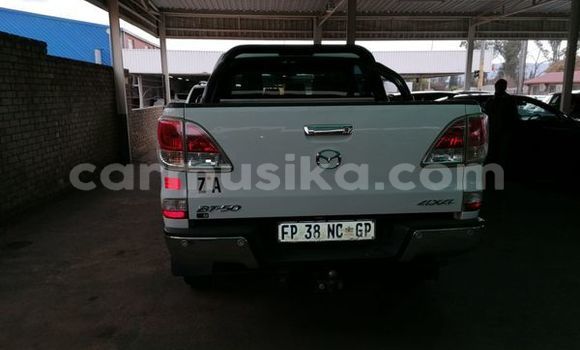 Acheter Occasion Voiture Mazda BT-50 Blanc à Beitbridge, Matabeleland South Acheter Occasion Voiture Mazda BT-50 Blanc à Beitbridge, Matabeleland South