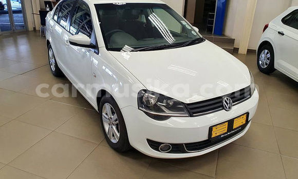 Nunua Ilio tumika Volkswagen Polo Nyeupe Gari ndani ya Harare nchini Harare