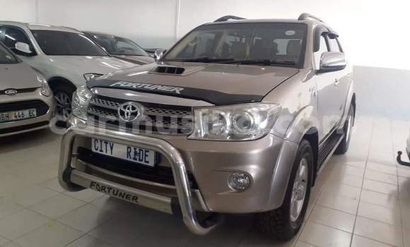 Acheter Occasion Voiture Toyota Fortuner Gris à Beitbridge, Matabeleland South Acheter Occasion Voiture Toyota Fortuner Gris à Beitbridge, Matabeleland South