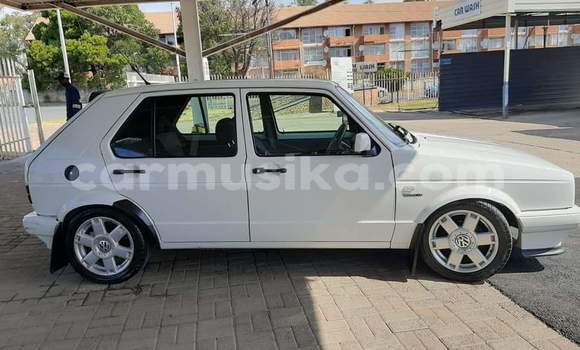 Buy Used Volkswagen Golf White Car in Beitbridge in Matabeleland South Buy Used Volkswagen Golf White Car in Beitbridge in Matabeleland South