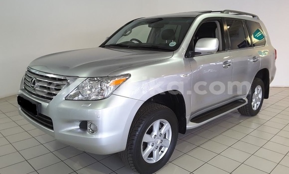 Tenga Tsaru Lexus LX 570 Sirivha Mota in Borrowdale in Harare