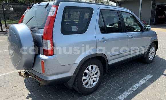 Nunua Ilio tumika Honda CR–V Fedha Gari ndani ya Borrowdale nchini Harare Nunua Ilio tumika Honda CR–V Fedha Gari ndani ya Borrowdale nchini Harare