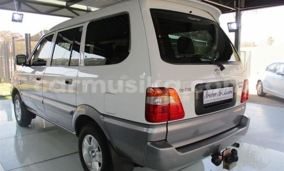 Nunua Ilio tumika Toyota 4Runner Nyeupe Gari ndani ya Borrowdale nchini Harare Nunua Ilio tumika Toyota 4Runner Nyeupe Gari ndani ya Borrowdale nchini Harare