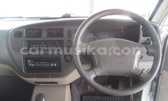 Nunua Ilio tumika Toyota 4Runner Nyeupe Gari ndani ya Borrowdale nchini Harare Nunua Ilio tumika Toyota 4Runner Nyeupe Gari ndani ya Borrowdale nchini Harare