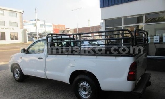 Acheter Occasion Voiture Toyota Hilux Blanc à Beitbridge, Matabeleland South Acheter Occasion Voiture Toyota Hilux Blanc à Beitbridge, Matabeleland South