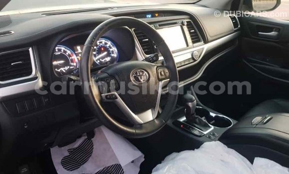 Tenga Imported Toyota Highlander Nhema Mota in Import - Dubai in Harare Tenga Imported Toyota Highlander Nhema Mota in Import - Dubai in Harare