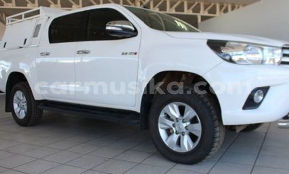 Acheter Occasion Voiture Toyota Hilux Blanc à Bulawayo, Bulawayo Acheter Occasion Voiture Toyota Hilux Blanc à Bulawayo, Bulawayo