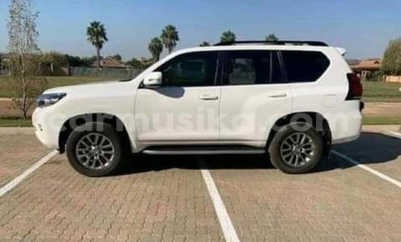 Nunua Ilio tumika Toyota Land Cruiser Prado Nyeupe Gari ndani ya Borrowdale nchini Harare Nunua Ilio tumika Toyota Land Cruiser Prado Nyeupe Gari ndani ya Borrowdale nchini Harare