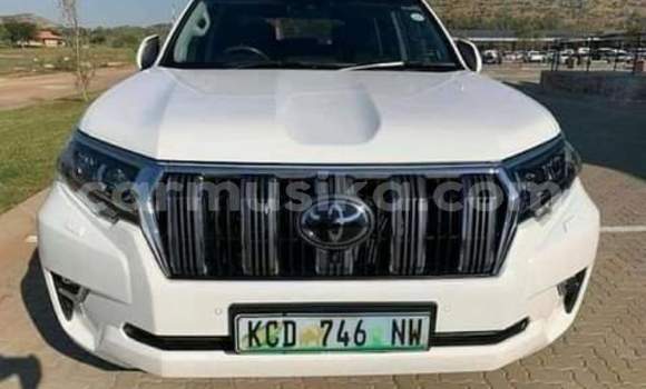 Nunua Ilio tumika Toyota Land Cruiser Prado Nyeupe Gari ndani ya Borrowdale nchini Harare Nunua Ilio tumika Toyota Land Cruiser Prado Nyeupe Gari ndani ya Borrowdale nchini Harare