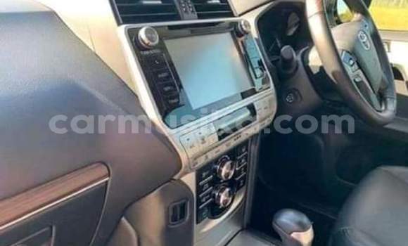 Nunua Ilio tumika Toyota Land Cruiser Prado Nyeupe Gari ndani ya Borrowdale nchini Harare Nunua Ilio tumika Toyota Land Cruiser Prado Nyeupe Gari ndani ya Borrowdale nchini Harare