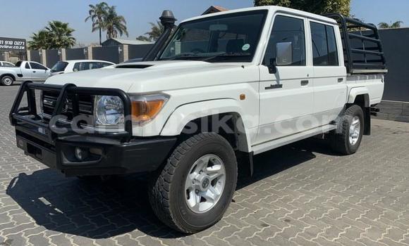 Nunua Ilio tumika Toyota Land Cruiser Nyeupe Gari ndani ya Beitbridge nchini Matabeleland Kusini Nunua Ilio tumika Toyota Land Cruiser Nyeupe Gari ndani ya Beitbridge nchini Matabeleland Kusini