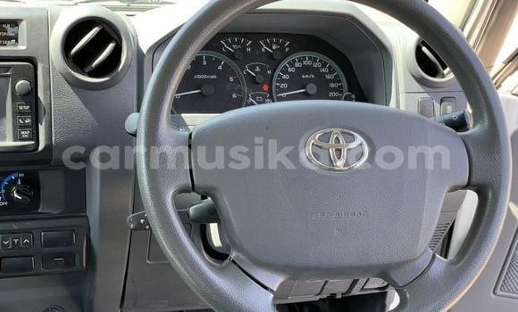 Nunua Ilio tumika Toyota Land Cruiser Nyeupe Gari ndani ya Beitbridge nchini Matabeleland Kusini Nunua Ilio tumika Toyota Land Cruiser Nyeupe Gari ndani ya Beitbridge nchini Matabeleland Kusini