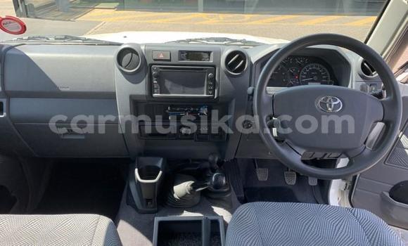 Nunua Ilio tumika Toyota Land Cruiser Nyeupe Gari ndani ya Beitbridge nchini Matabeleland Kusini Nunua Ilio tumika Toyota Land Cruiser Nyeupe Gari ndani ya Beitbridge nchini Matabeleland Kusini