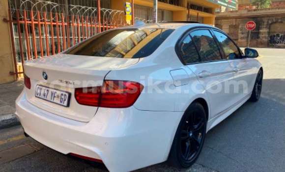 Acheter Occasion Voiture BMW 3–Series Blanc à Beitbridge, Matabeleland South Acheter Occasion Voiture BMW 3–Series Blanc à Beitbridge, Matabeleland South