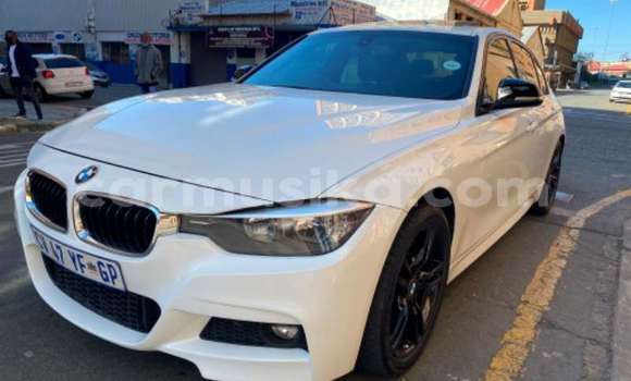 Acheter Occasion Voiture BMW 3–Series Blanc à Beitbridge, Matabeleland South Acheter Occasion Voiture BMW 3–Series Blanc à Beitbridge, Matabeleland South