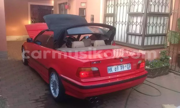 Acheter Occasion Voiture BMW 3–Series Rouge à Beitbridge, Matabeleland South Acheter Occasion Voiture BMW 3–Series Rouge à Beitbridge, Matabeleland South