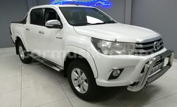 Buy Used Toyota Hilux White Car in Beitbridge in Matabeleland South