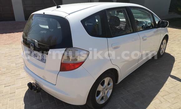 Buy Used Honda Fit White Car in Beitbridge in Matabeleland South Buy Used Honda Fit White Car in Beitbridge in Matabeleland South