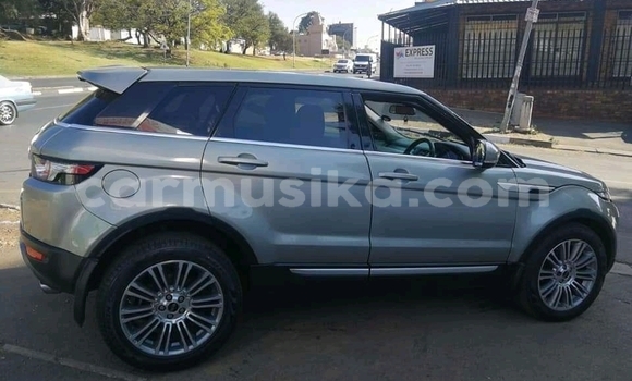 Nunua Ilio tumika Land Rover Range Rover Evoque Fedha Gari ndani ya Beitbridge nchini Matabeleland Kusini Nunua Ilio tumika Land Rover Range Rover Evoque Fedha Gari ndani ya Beitbridge nchini Matabeleland Kusini