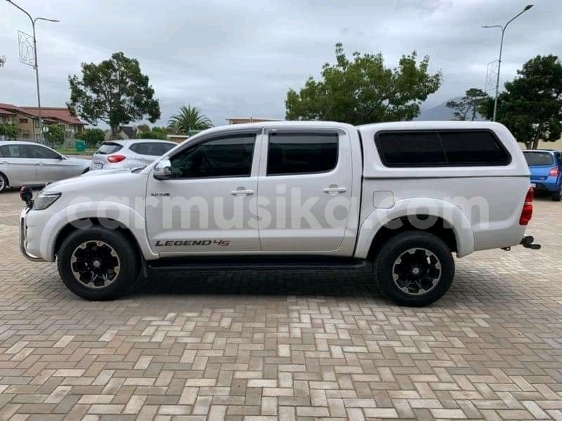 Big with watermark toyota hilux matabeleland south beitbridge 17124