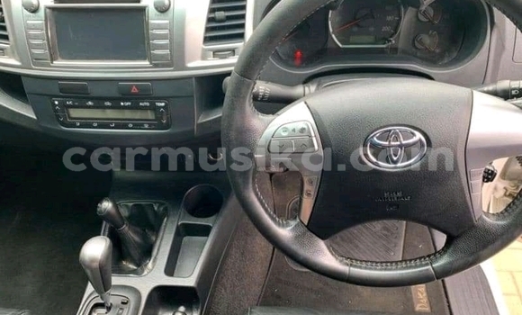 Nunua Ilio tumika Toyota Hilux Nyeupe Gari ndani ya Beitbridge nchini Matabeleland Kusini Nunua Ilio tumika Toyota Hilux Nyeupe Gari ndani ya Beitbridge nchini Matabeleland Kusini