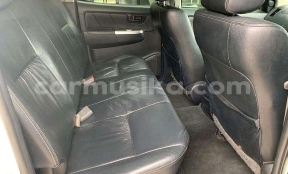 Nunua Ilio tumika Toyota Hilux Nyeupe Gari ndani ya Beitbridge nchini Matabeleland Kusini Nunua Ilio tumika Toyota Hilux Nyeupe Gari ndani ya Beitbridge nchini Matabeleland Kusini