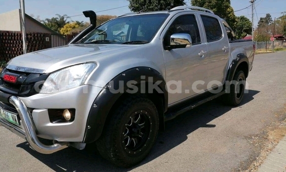 Buy Used Isuzu KB White Car in Beitbridge in Matabeleland South Buy Used Isuzu KB White Car in Beitbridge in Matabeleland South