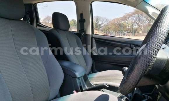 Buy Used Isuzu KB White Car in Beitbridge in Matabeleland South Buy Used Isuzu KB White Car in Beitbridge in Matabeleland South