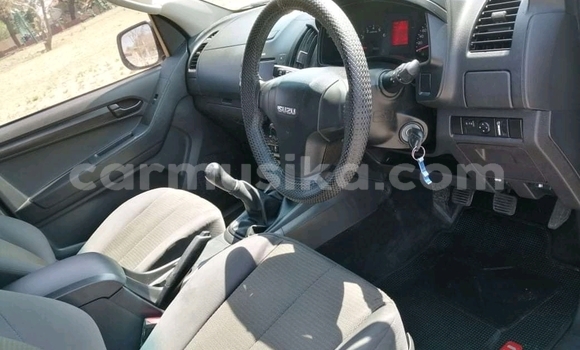 Buy Used Isuzu KB White Car in Beitbridge in Matabeleland South Buy Used Isuzu KB White Car in Beitbridge in Matabeleland South