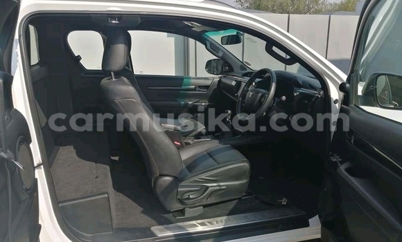 Tenga Tsaru Toyota Hilux Chena Mota in Beitbridge in Matabeleland South Tenga Tsaru Toyota Hilux Chena Mota in Beitbridge in Matabeleland South