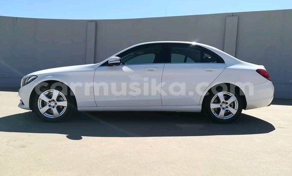 Tenga Tsaru Mercedes‒Benz C–Class Chena Mota in Beitbridge in Matabeleland South Tenga Tsaru Mercedes‒Benz C–Class Chena Mota in Beitbridge in Matabeleland South