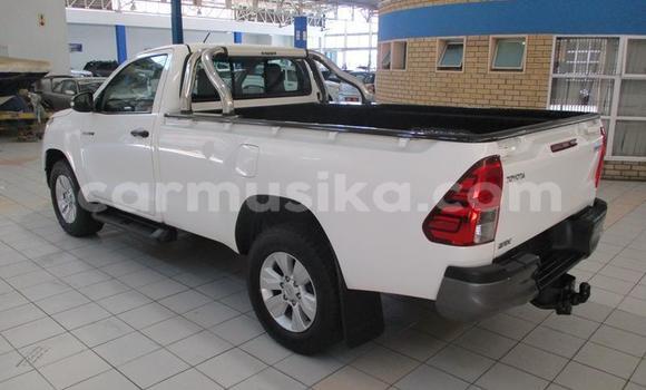 Buy Used Toyota Hilux White Car in Chimanimani in Manicaland Buy Used Toyota Hilux White Car in Chimanimani in Manicaland