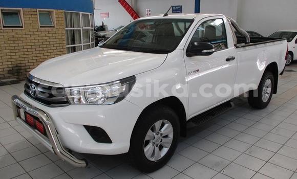 Buy Used Toyota Hilux White Car in Chimanimani in Manicaland Buy Used Toyota Hilux White Car in Chimanimani in Manicaland