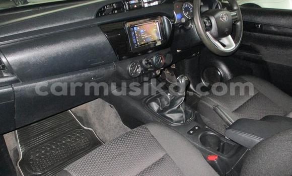 Buy Used Toyota Hilux White Car in Chimanimani in Manicaland Buy Used Toyota Hilux White Car in Chimanimani in Manicaland