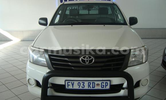 Nunua Ilio tumika Toyota Hilux Nyeupe Gari ndani ya Harare nchini Harare