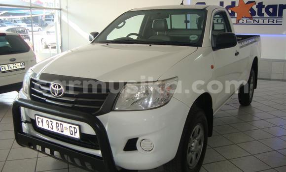 Buy Used Toyota Hilux White Car in Harare in Harare Buy Used Toyota Hilux White Car in Harare in Harare