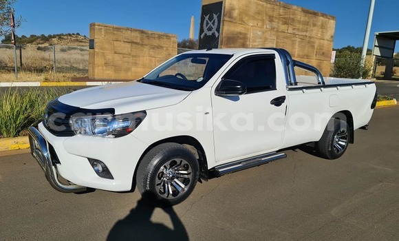 Tenga Tsaru Toyota Hilux Chena Mota in Beitbridge in Matabeleland South Tenga Tsaru Toyota Hilux Chena Mota in Beitbridge in Matabeleland South
